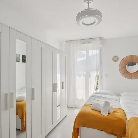 Lägenhet Flat For Family With Pool *