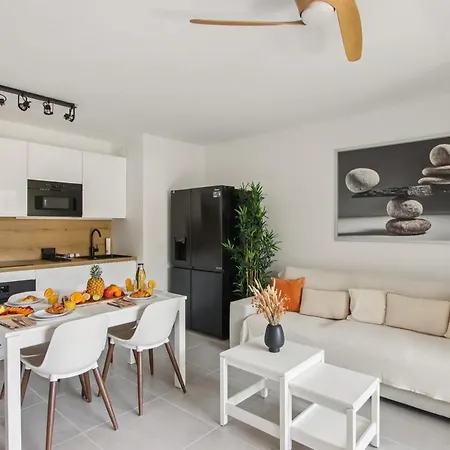 Lägenhet Flat For Family With Pool *